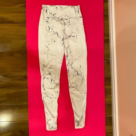 White marble onyx leggings from BuffBunny in Medium - Picture 5 of 5
